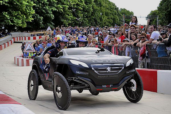 Stéphane Peterhansel e Cyril Despres al Soapbox Race di Parigi 2014