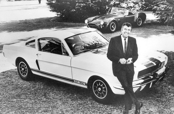 Carroll Shelby e la Ford Mustang Shelby GT350 nel 1966