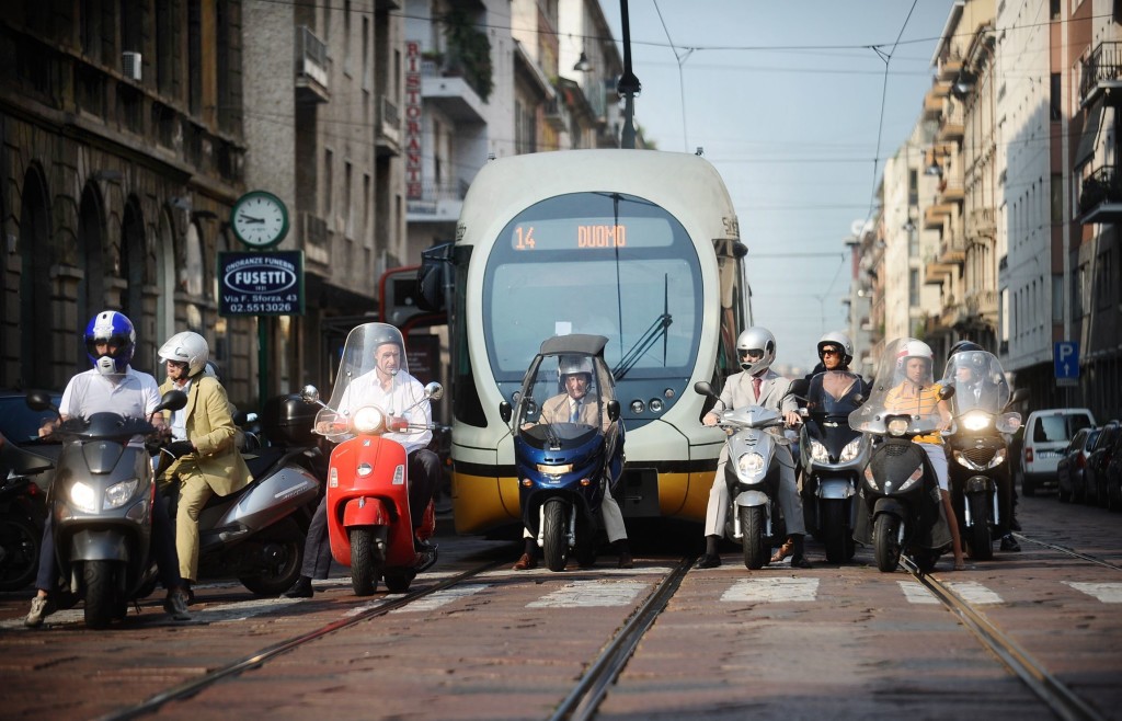 GENTE IN MOTO PER LO SCIOPERO ATM