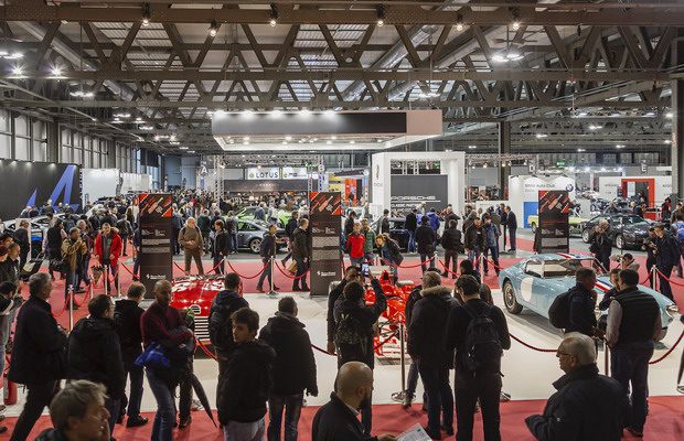 Per interni auto di lusso. Moderno e confortevole salone. Pulizia